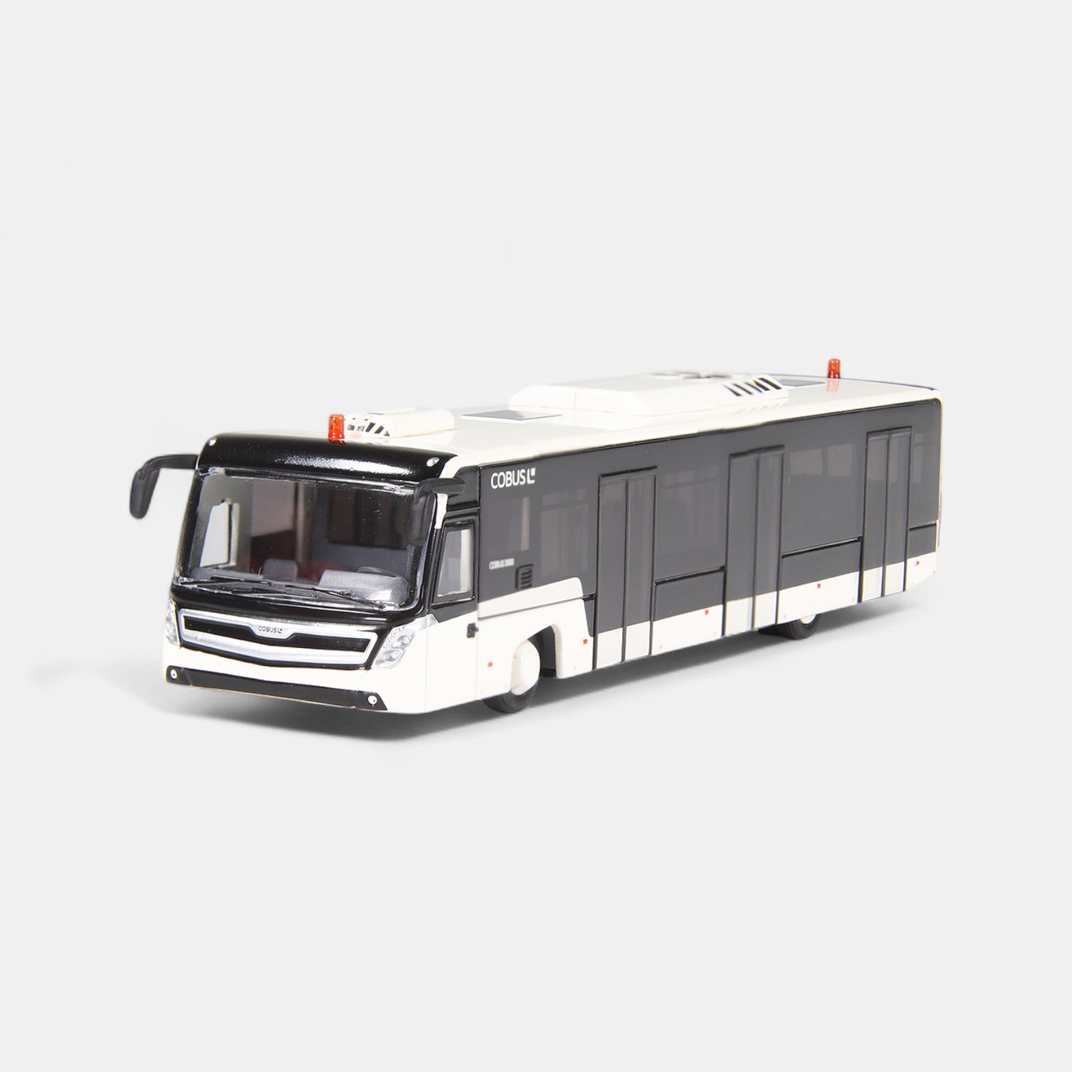 Bus aéroportuaire Cobus 3002