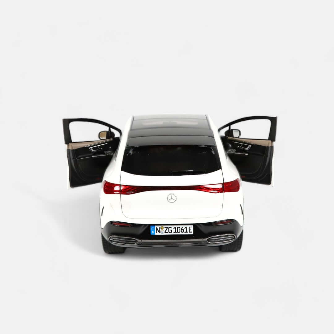 Mercedes-Benz EQE SUV, AMG Line.