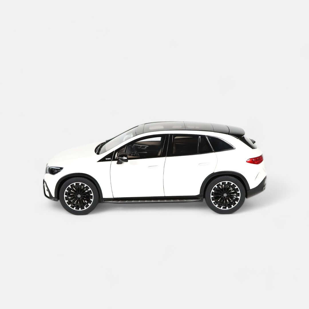 Mercedes-Benz EQE SUV, AMG Line.