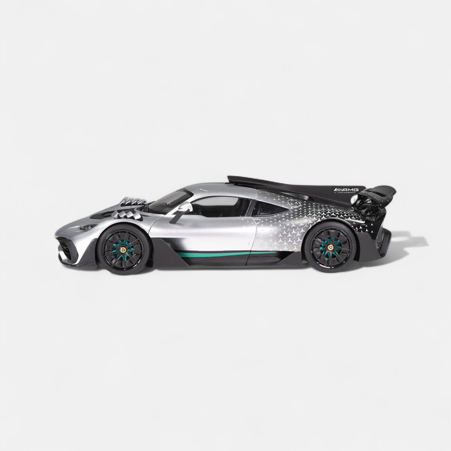 Mercedes-AMG ONE "race with stars"