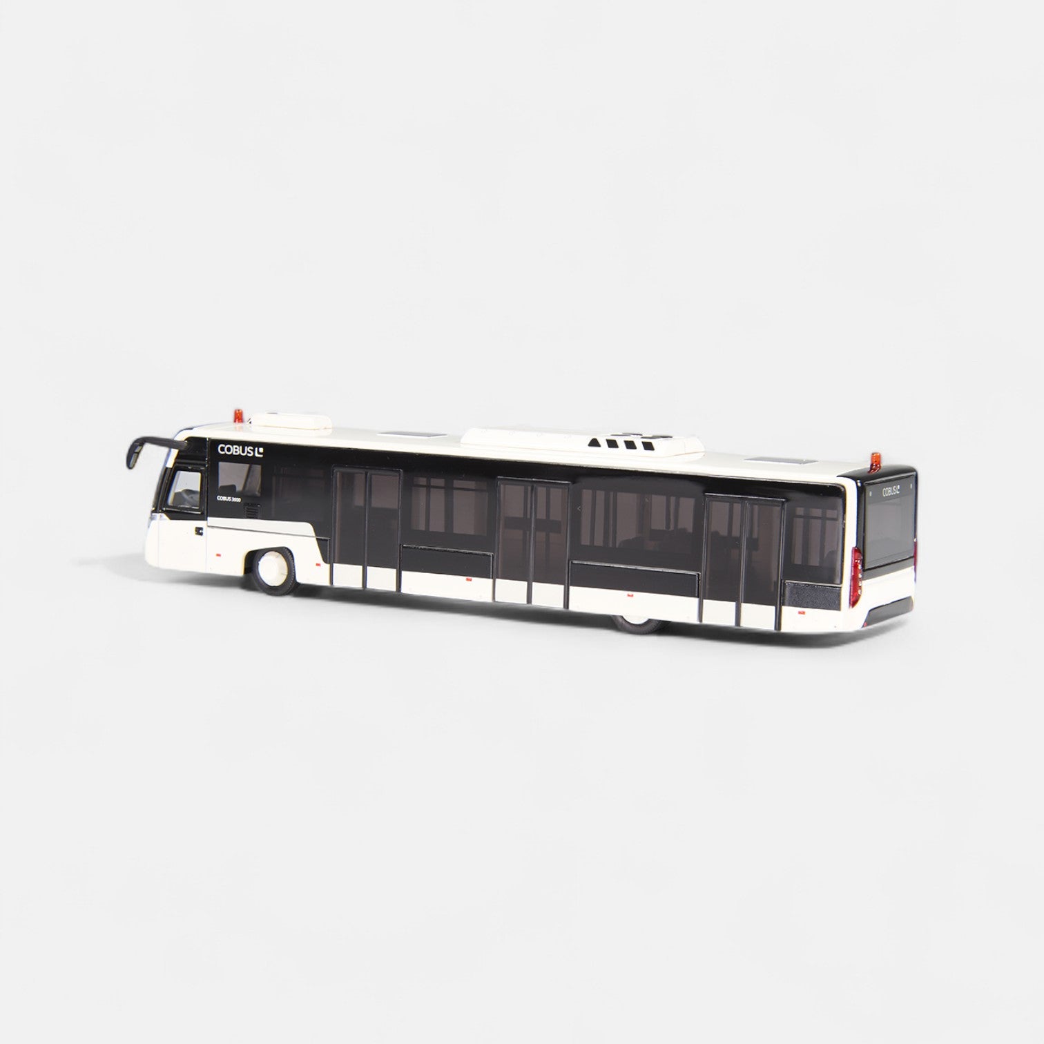 Bus aéroportuaire Cobus 3002