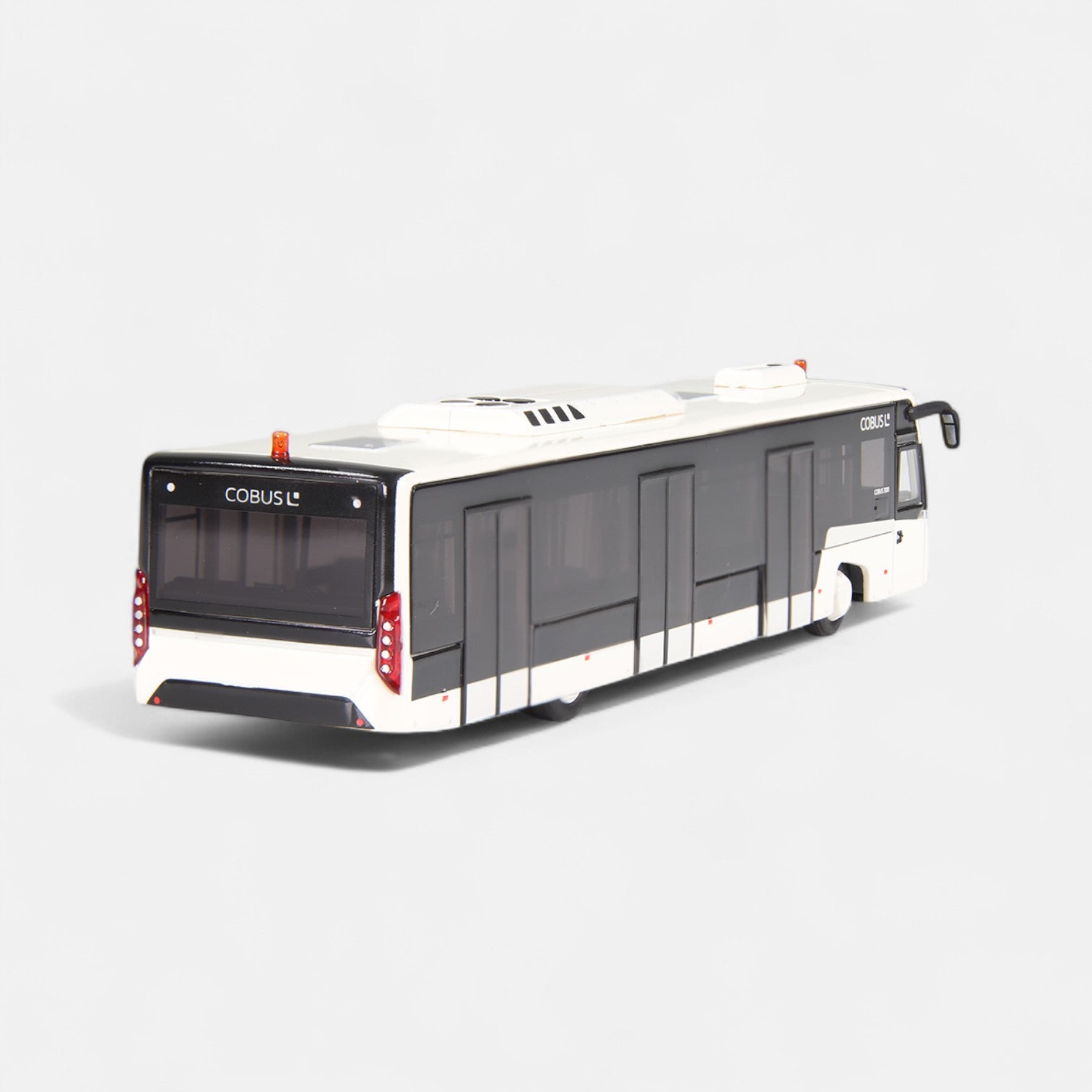 Bus aéroportuaire Cobus 3002