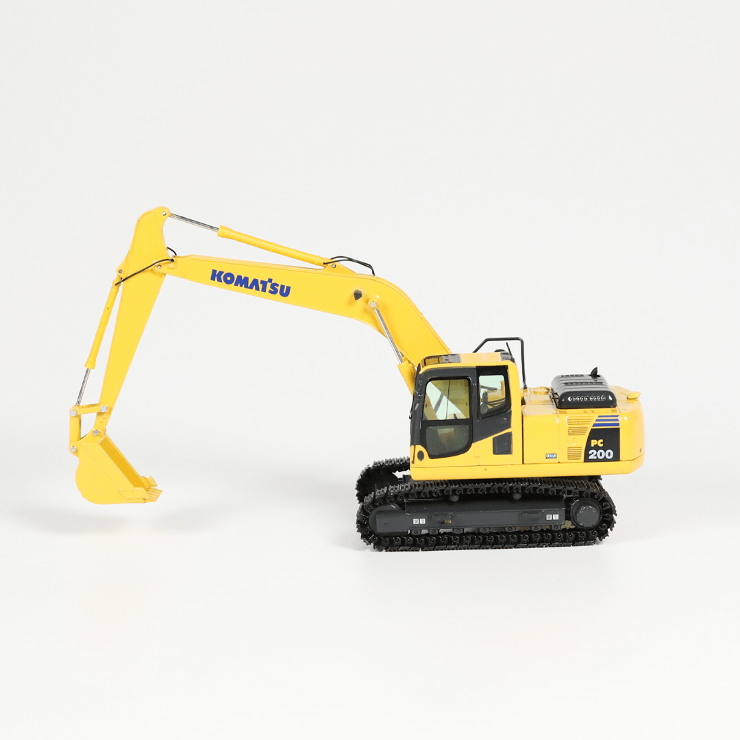Komatsu PC200-8.