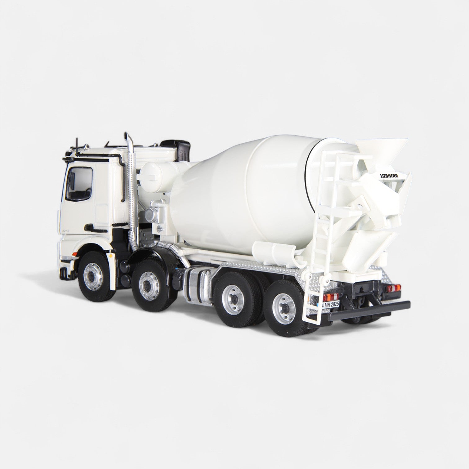 Mercedes-Benz Arocs 8x4 concrete mixer