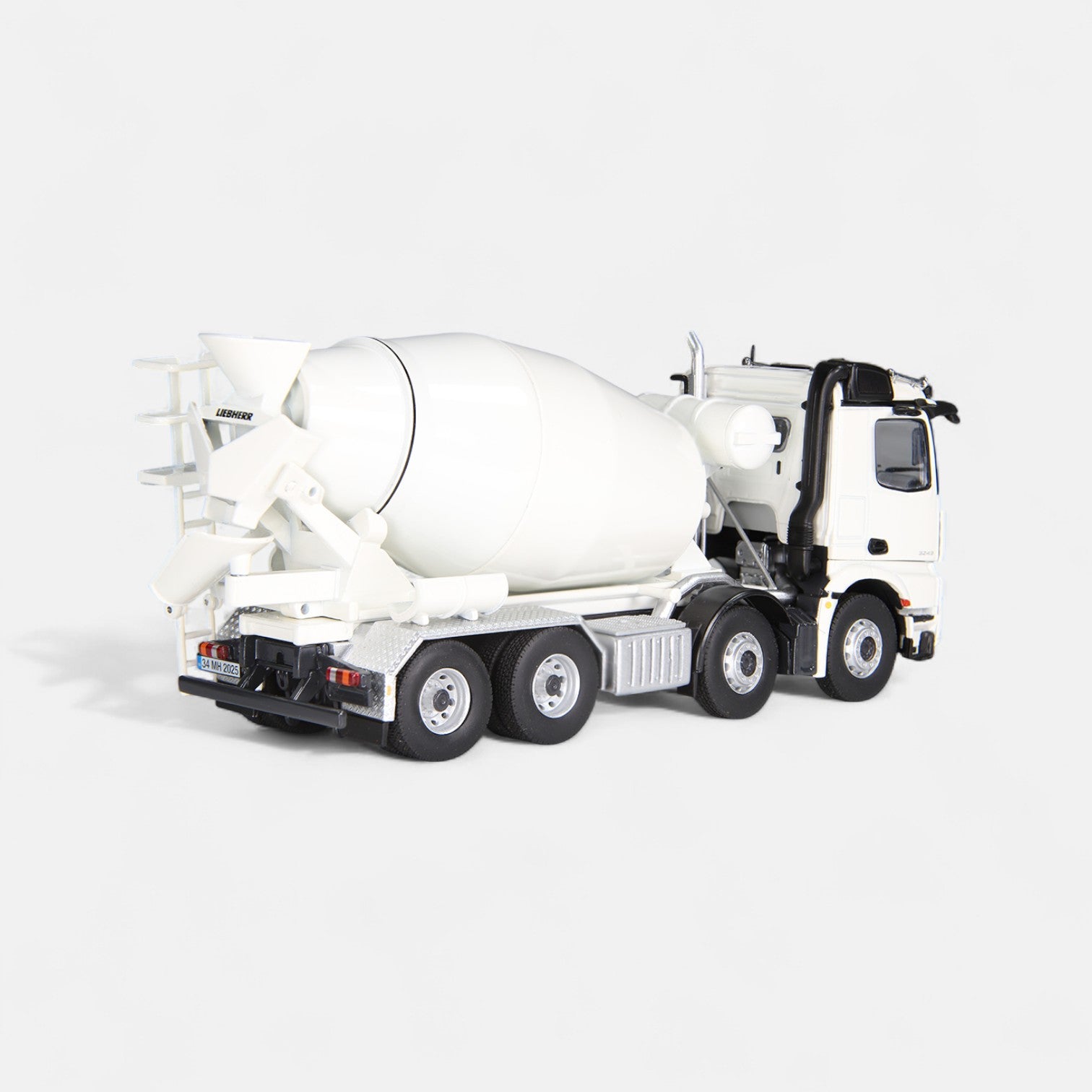 Mercedes-Benz Arocs 8x4 concrete mixer