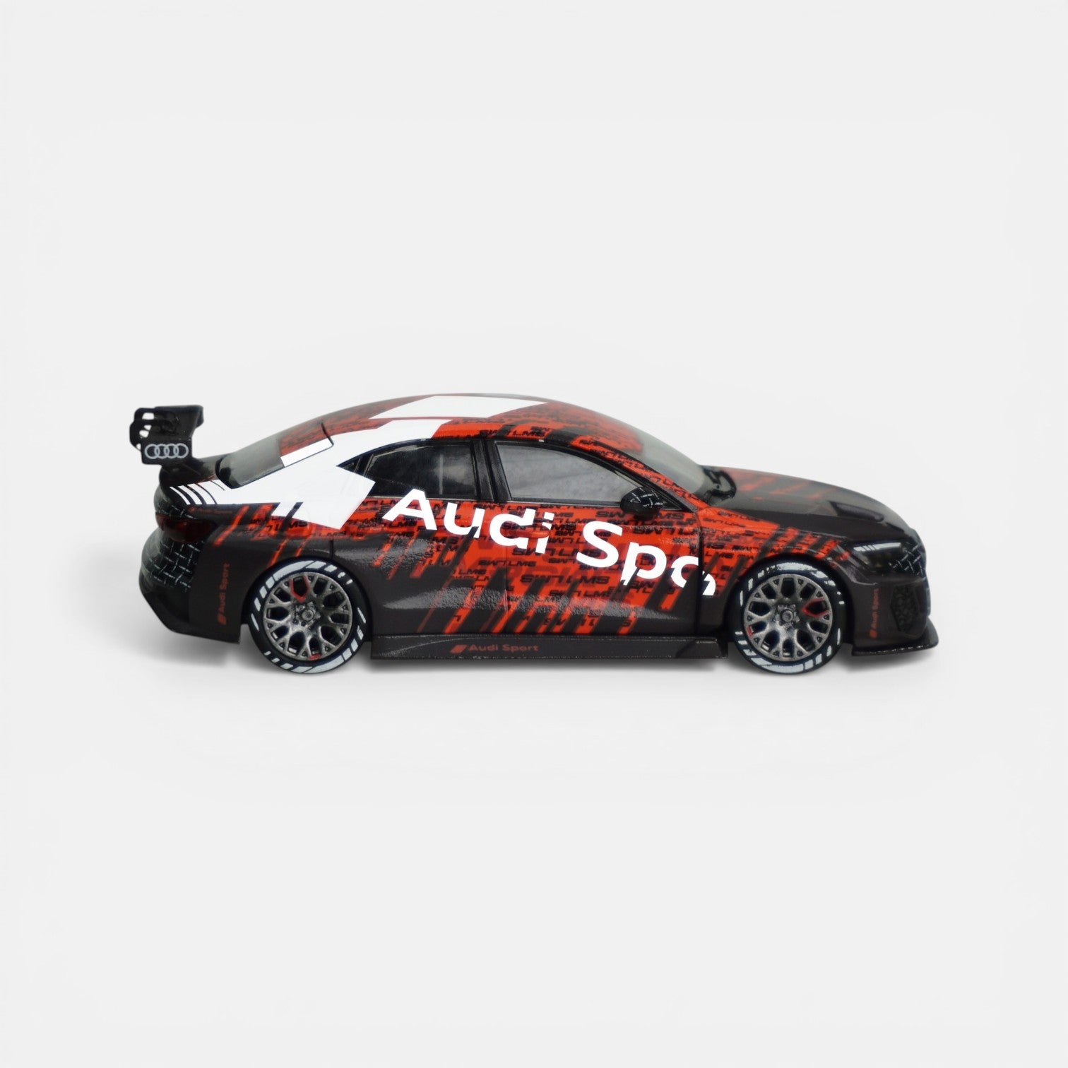 Audi RS 3 LMS Sunuş