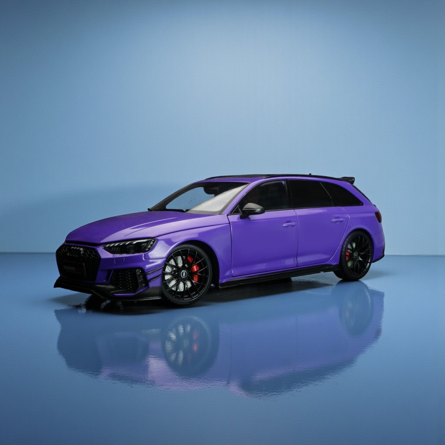 Audi RS4 Darwin - 1:18 Scale Model