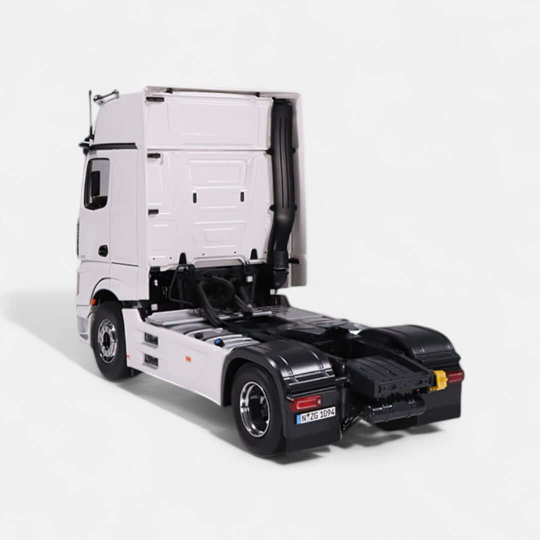 Mercedes-Benz Actros L 1:18 scale model showing detailed rear design and realistic features.