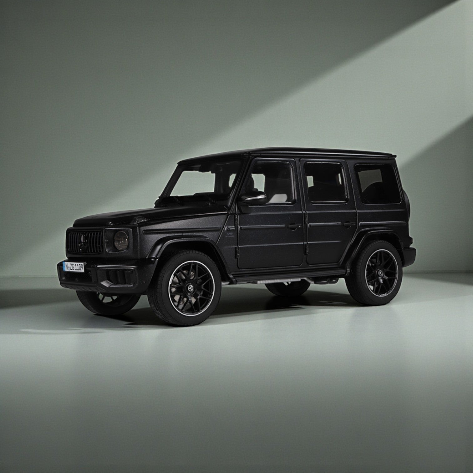 1/18 メルセデスベンツ AMG G63 ブラック Mercedes-AMG G 63 4x4² W465 – 1:18 Scale Model | NZG