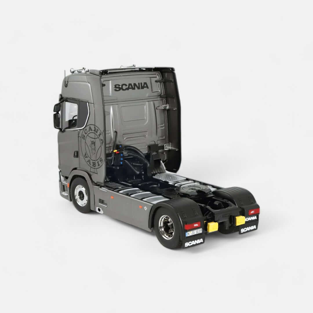 Scania 2016 Rear View Logo Scania V8 SCANIA NEXTGEN WILLKOMMENSLEUCHTE V8 TRUCKJUNKIE